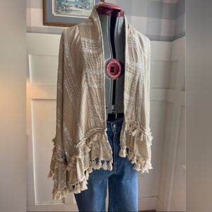 Elegant Beige Tassel Throw Blanket